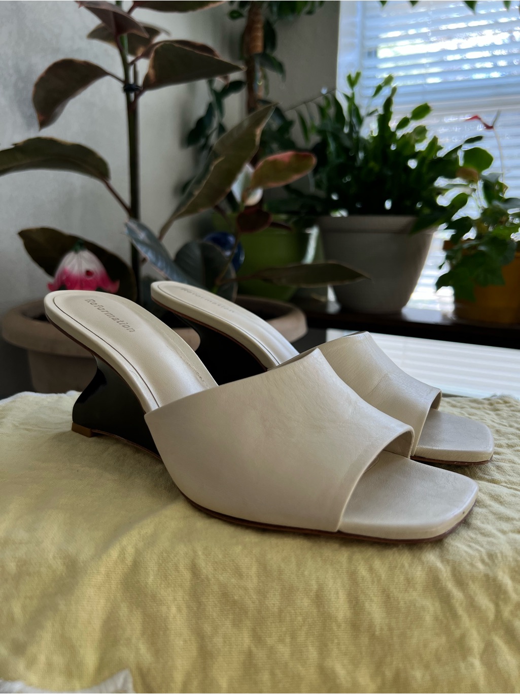 Reformation Cream Leather Enya Wedge Sandals Size 6